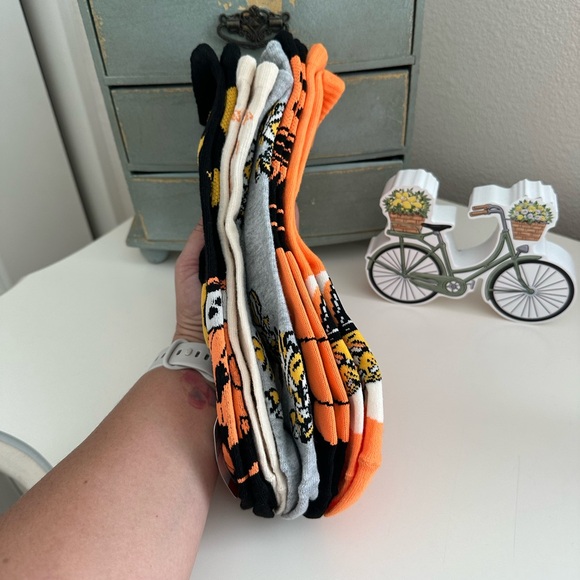 New Peanuts Halloween Socks 5 pack - Picture 2 of 3